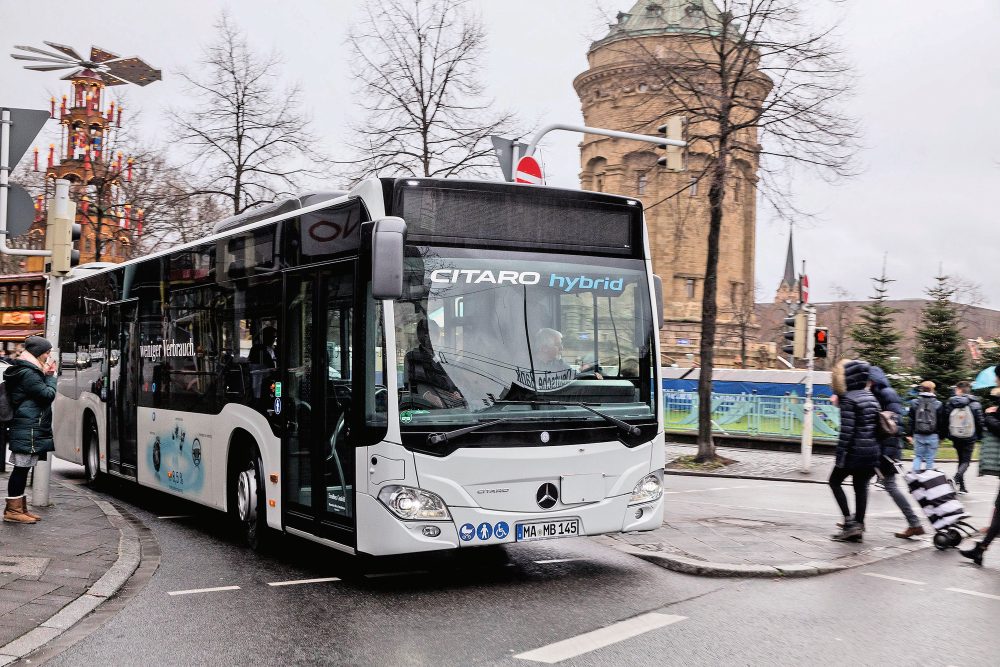 Mercedes-Benz Citaro Hybrid - seine Supercaps unterstützen u.a. bei der Ausfahrt aus der Haltestelle.