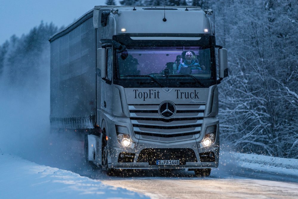 Biologisch wirksames Licht Aufmerksamkeit am Steuer LKW Mercedes-Benz Daylight+ TIR transNews