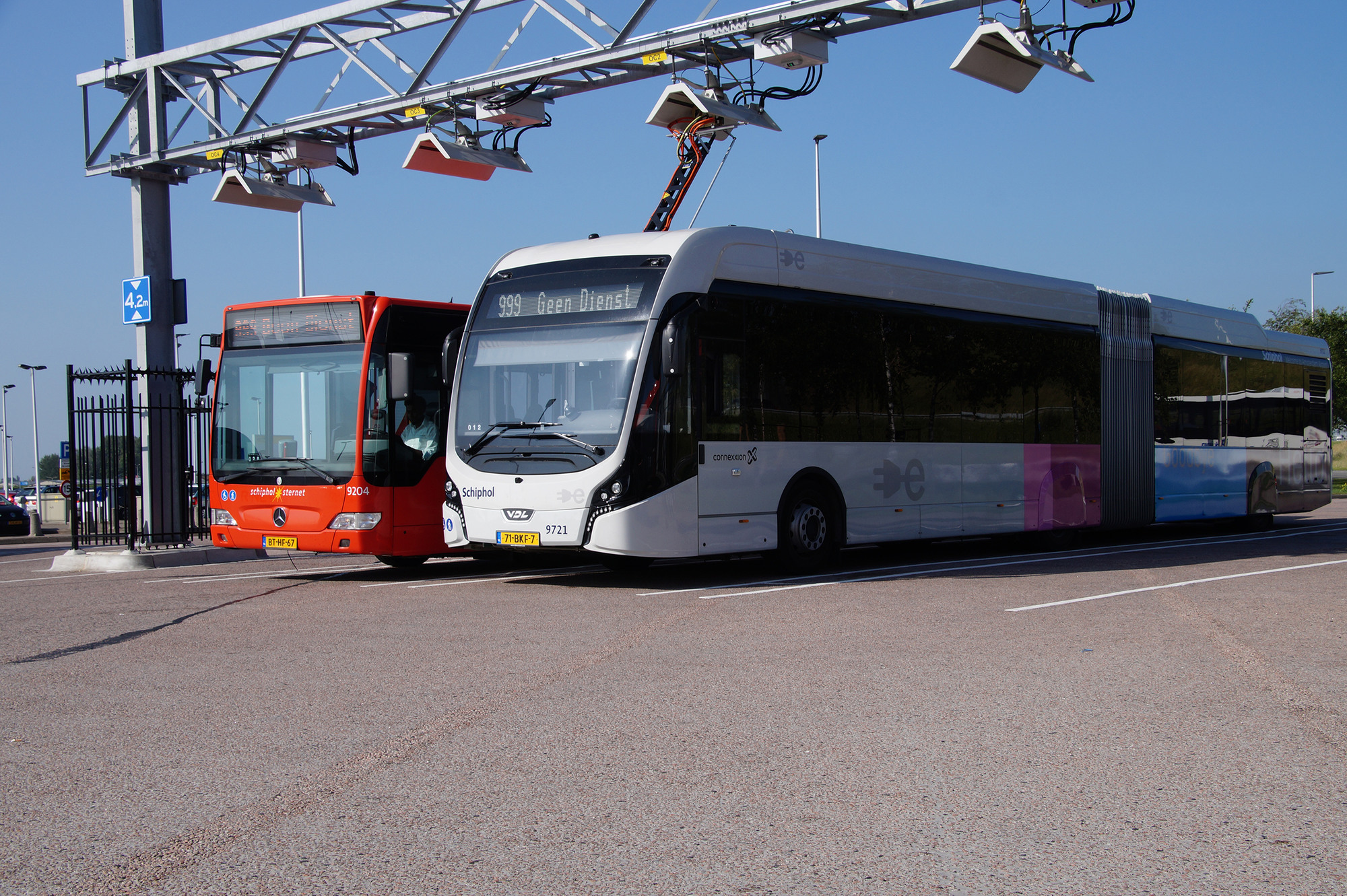 <li Citea Electric VDL Bus & Coach="artikel_legende">Auf der «Ringlinie» rund um den Flug­hafen Schiphol stehen ­Stationen zur Zwischenladung bereit.</li> 