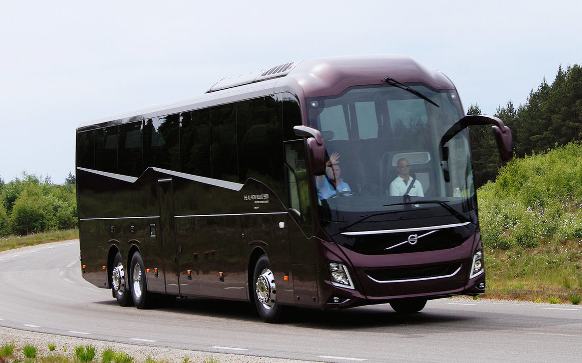 Volvo 9900 Volvo-Reisebus TIR transNews 