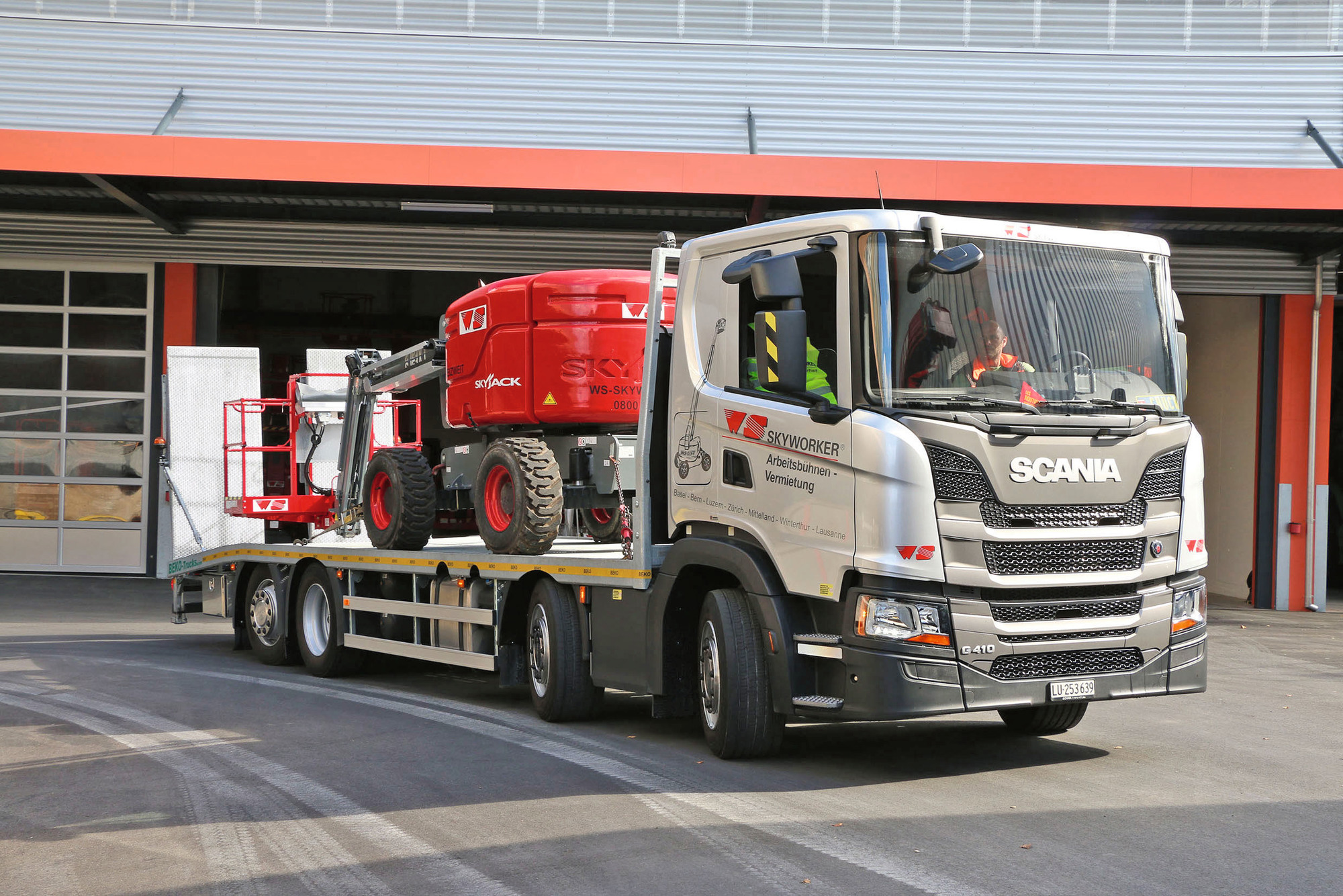 Sky-Gruppe Scania G410 B 8×2*6 NB TIR transNews