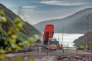 Volvo FH in Norwegen ohne Fahrer TIR transNews