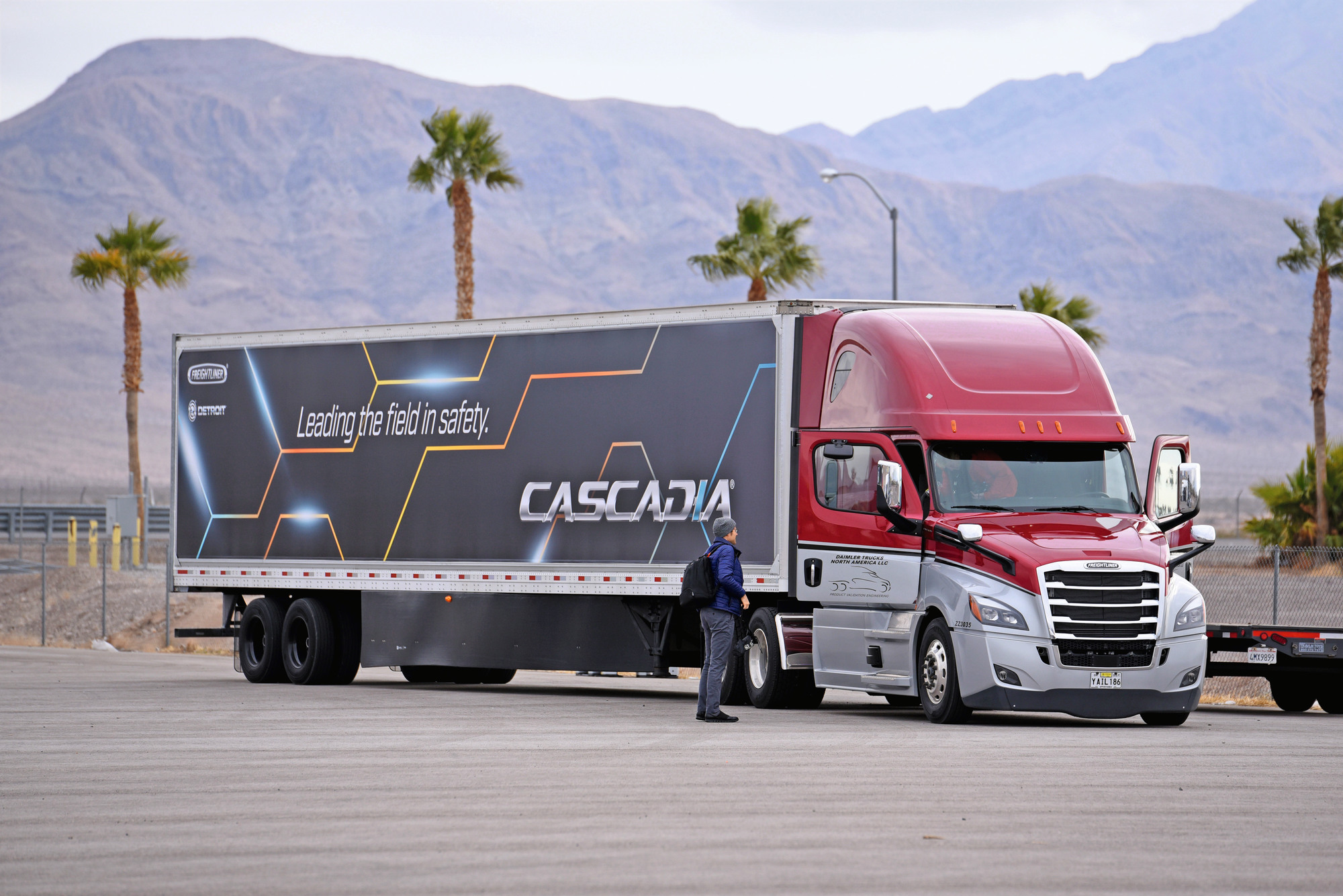 Freightliner Cascadia TIR transNews