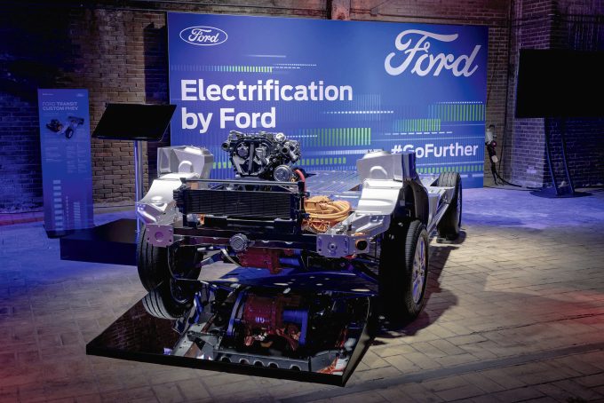 Hochvolt bei Ford Transit Custom Plug-in Hybrid TIR transNews