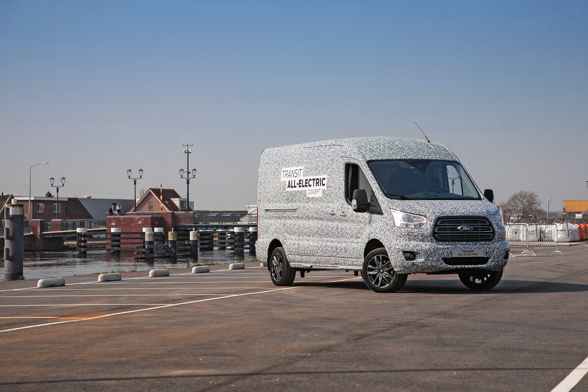 Ford Prototyp Transit BEV TIR transNews