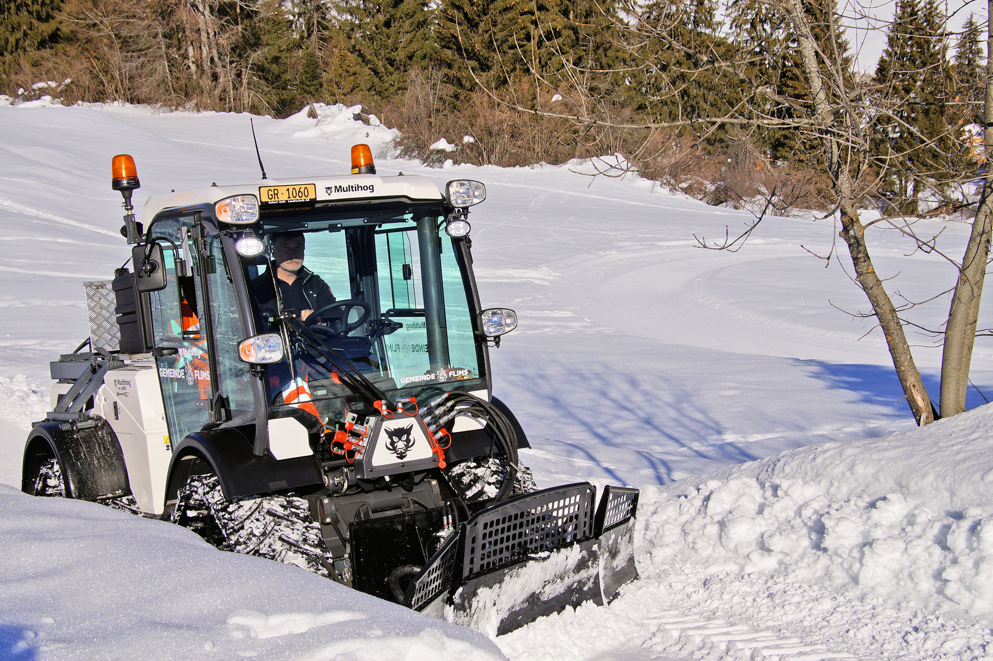 Multihog mit Raupenantrieb Flims TIR transNews