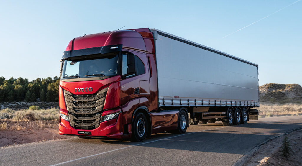 Iveco Stralis S-Way TIR transNews