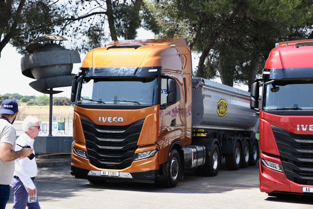 Iveco Stralis S-Way TIR transNews