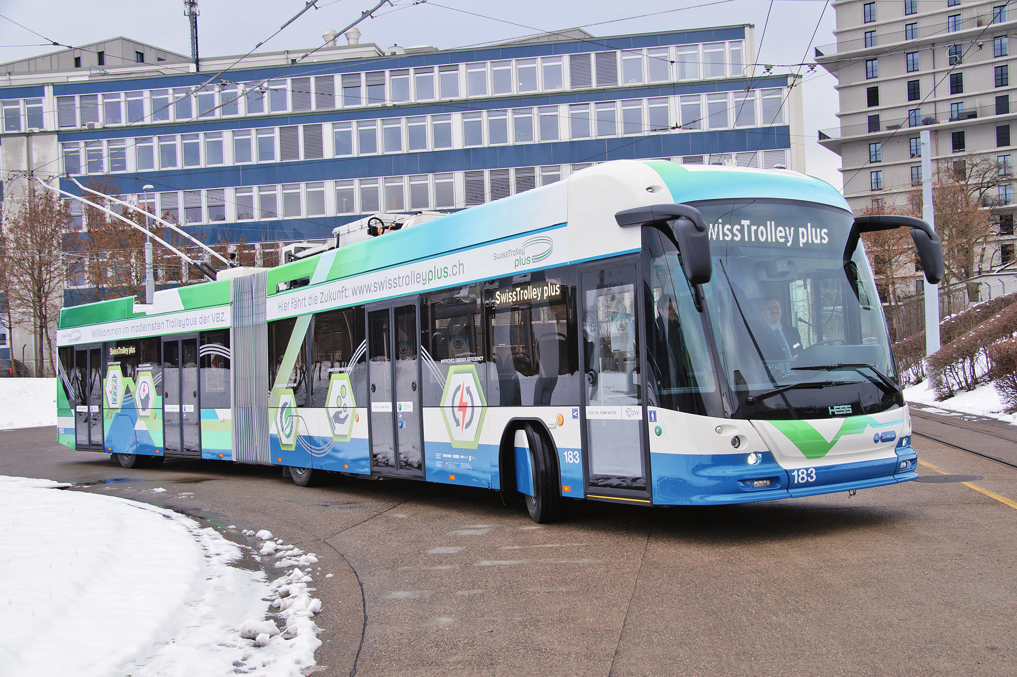 Forschungsfahrzeug «SwissTrolley plus» Elektrifizierung TIR transNews