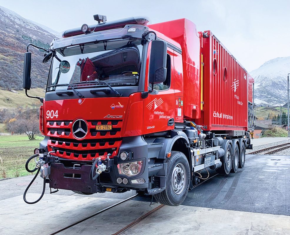 Zweiwege-Truck Mercedes-Benz Arocs Matterhorn-Gotthard-Bahn TIR transNews