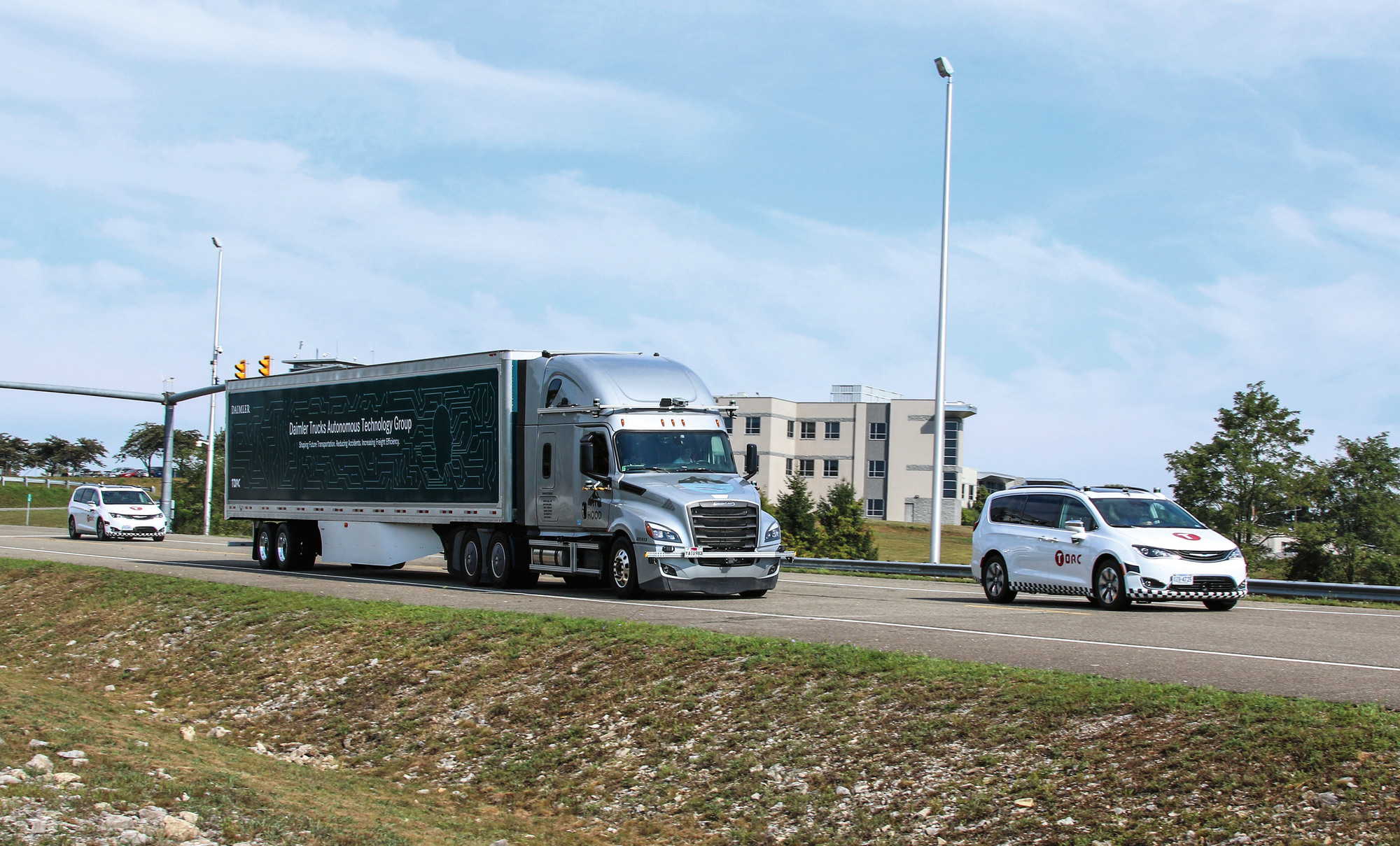 Virginia Daimler Trucks Torc Robotics Freightliner Cascadia selbstfahrend TIR transNews