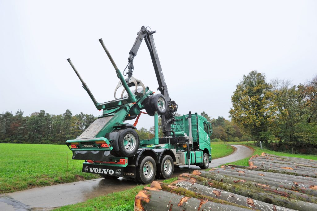 Rundholztransporteur Holztransport Haas Fahrzeugtechnik Volvo Trucks TIR transNews