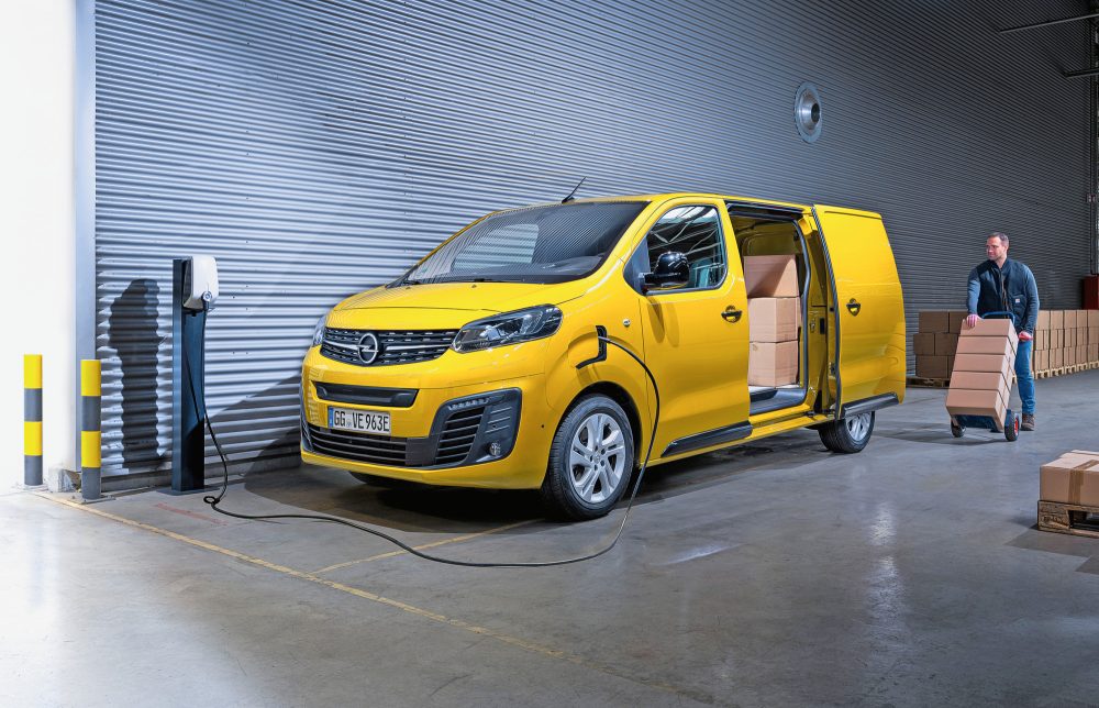 Groupe PSA Opel Vivaro-e TIR transNews