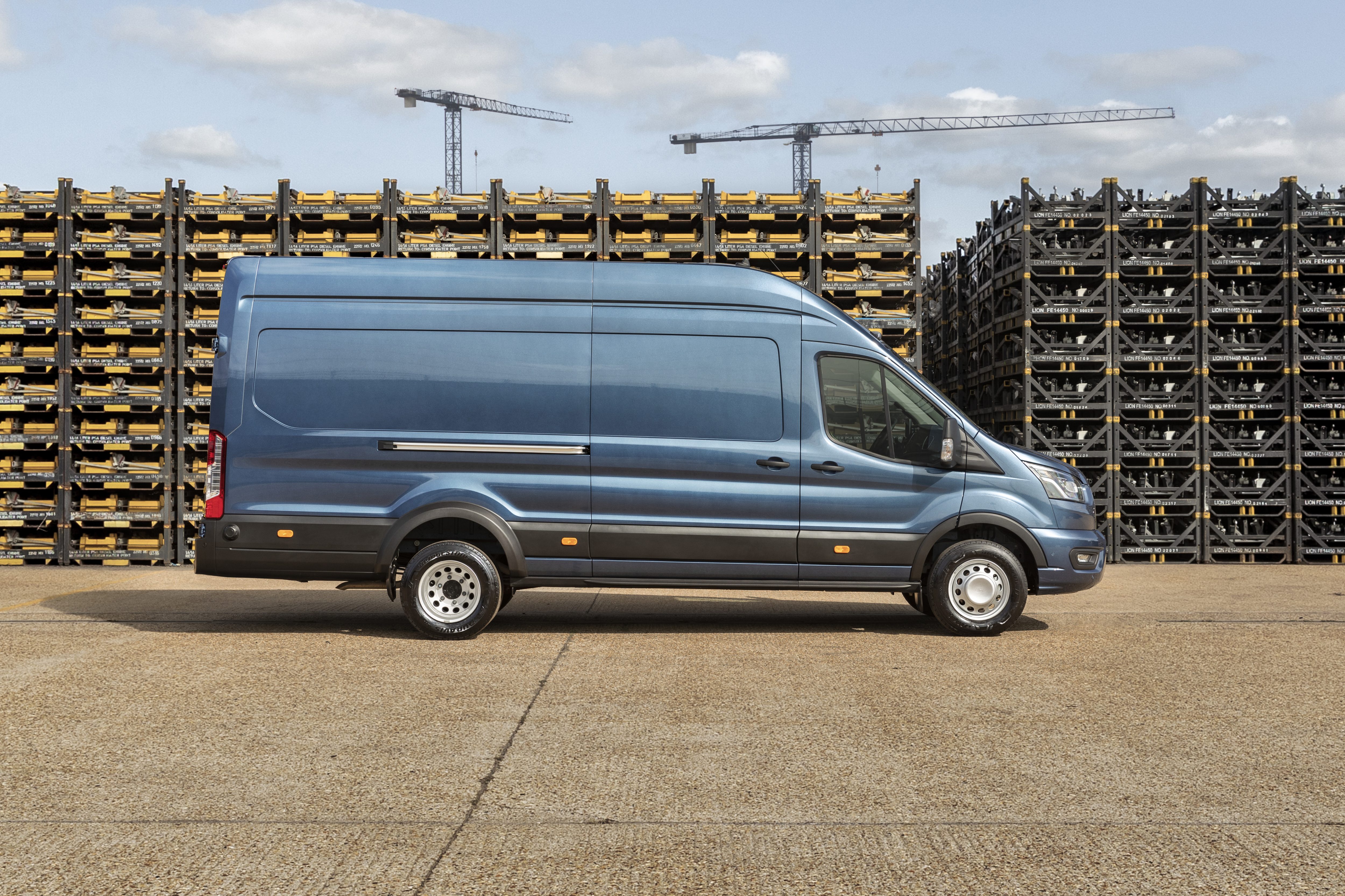 Ford Transit 5-Tonner TIR transNews