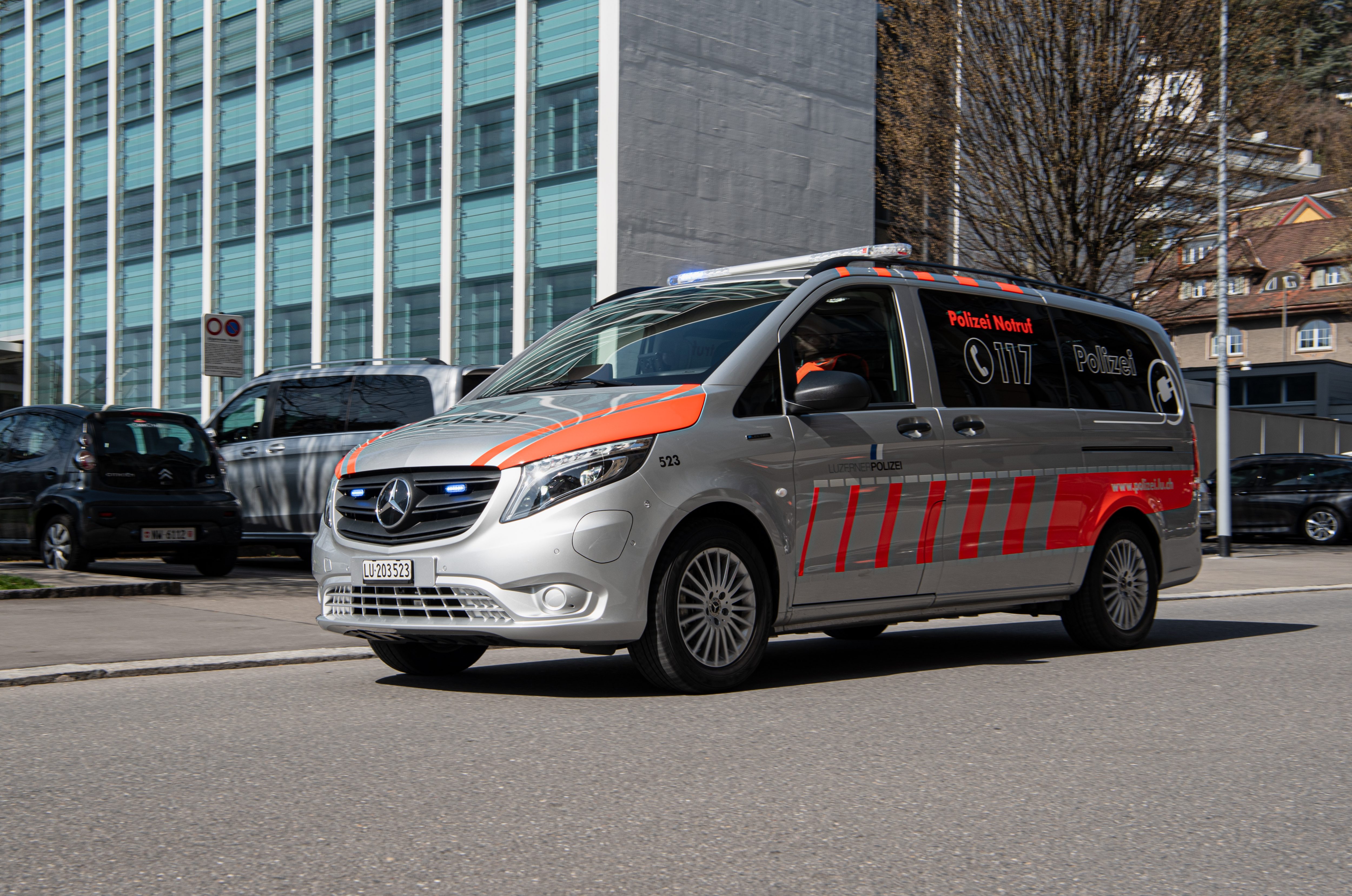 Mercedes-Benz eVito Tourer Luzerner Polizei TIR transNews