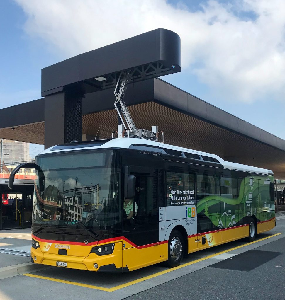 Das erste vollelektrische PostAuto Brugg TIR transNews