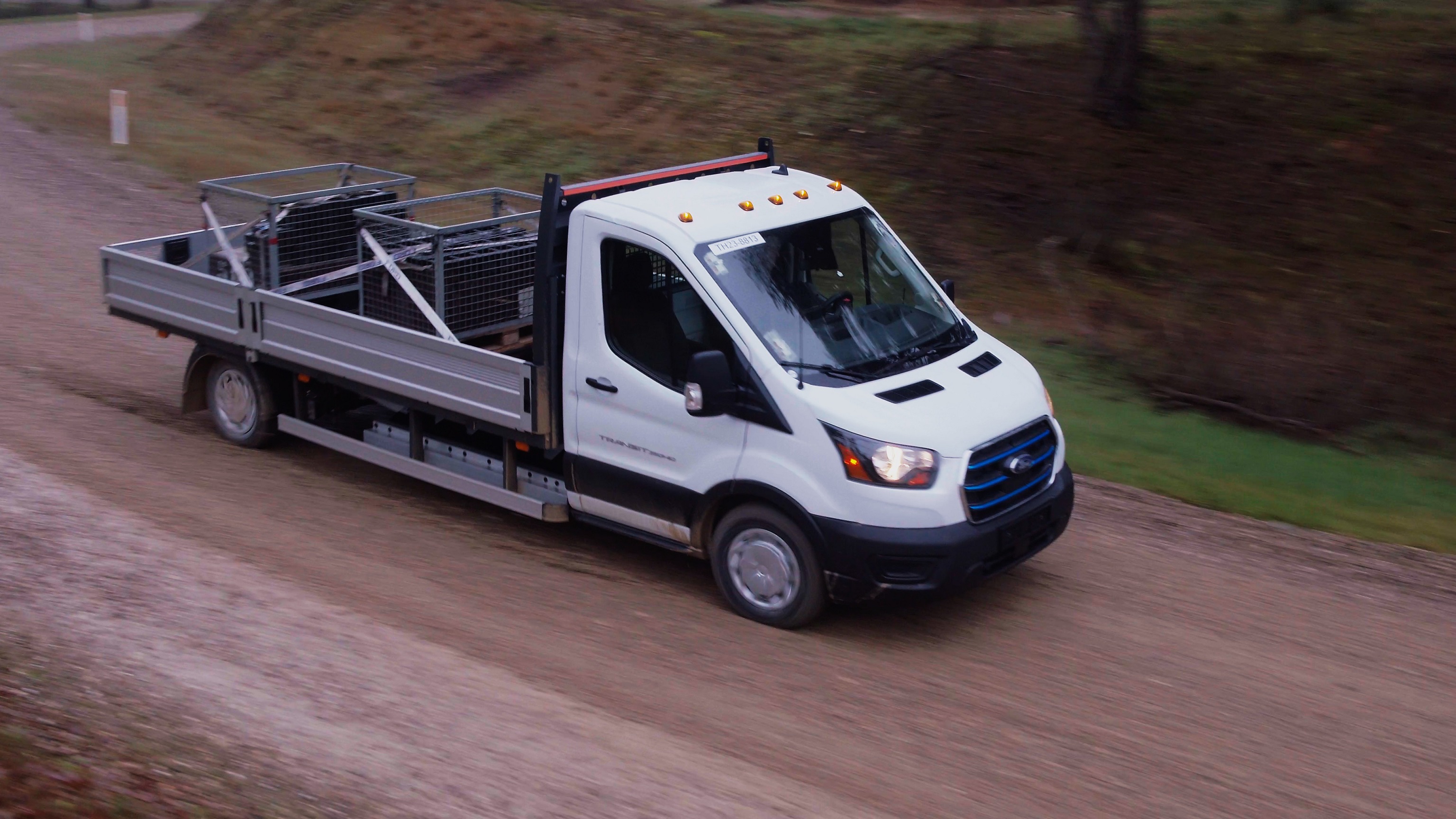 Vollelektrischer Ford E-Transit TIR transNews