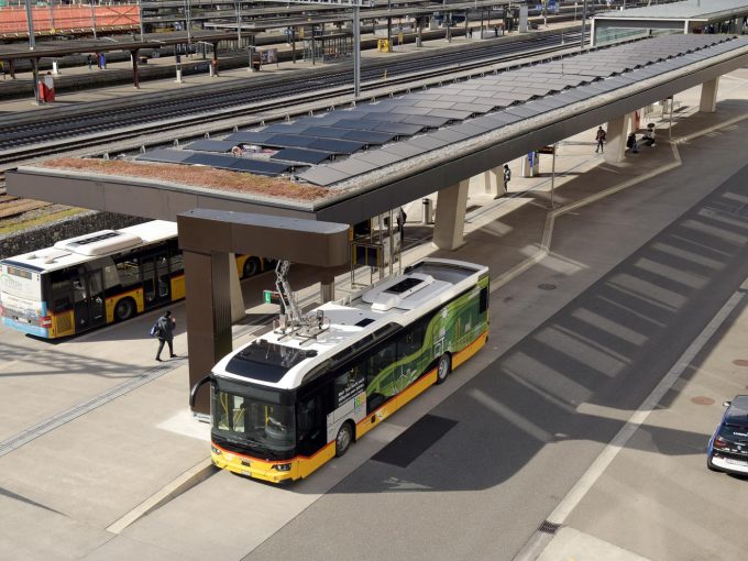 Das erste vollelektrische PostAuto Brugg TIR transNews