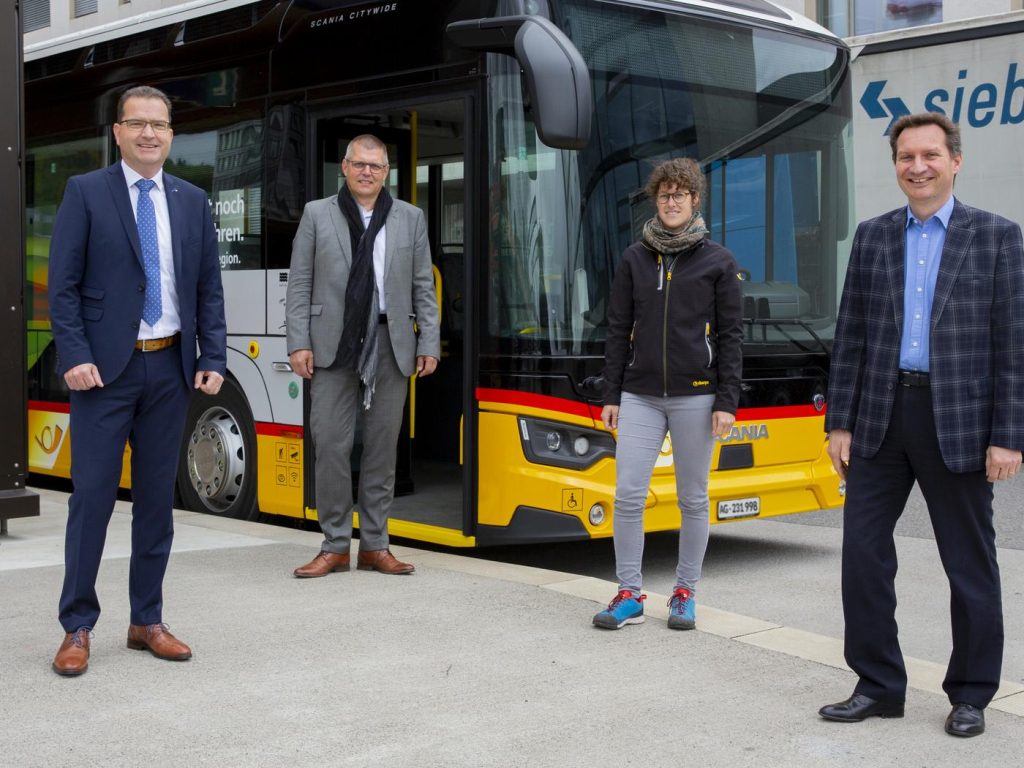 Das erste vollelektrische PostAuto Brugg TIR transNews