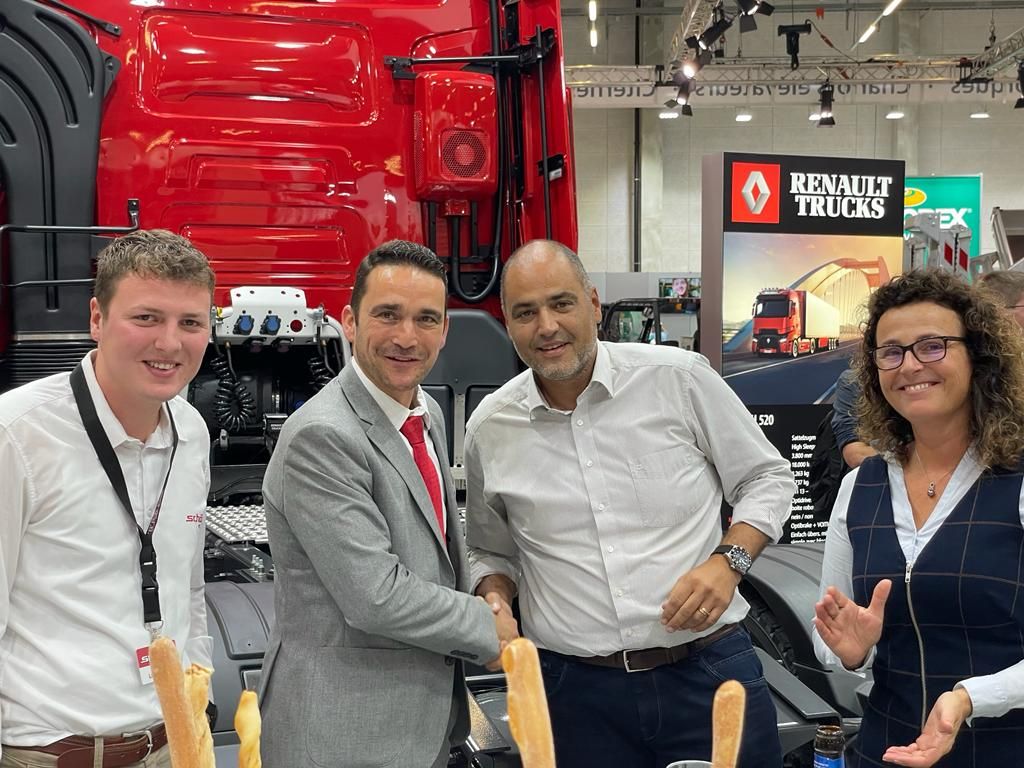 100 Renault Trucks T für Schöni Transport AG TIR transNews