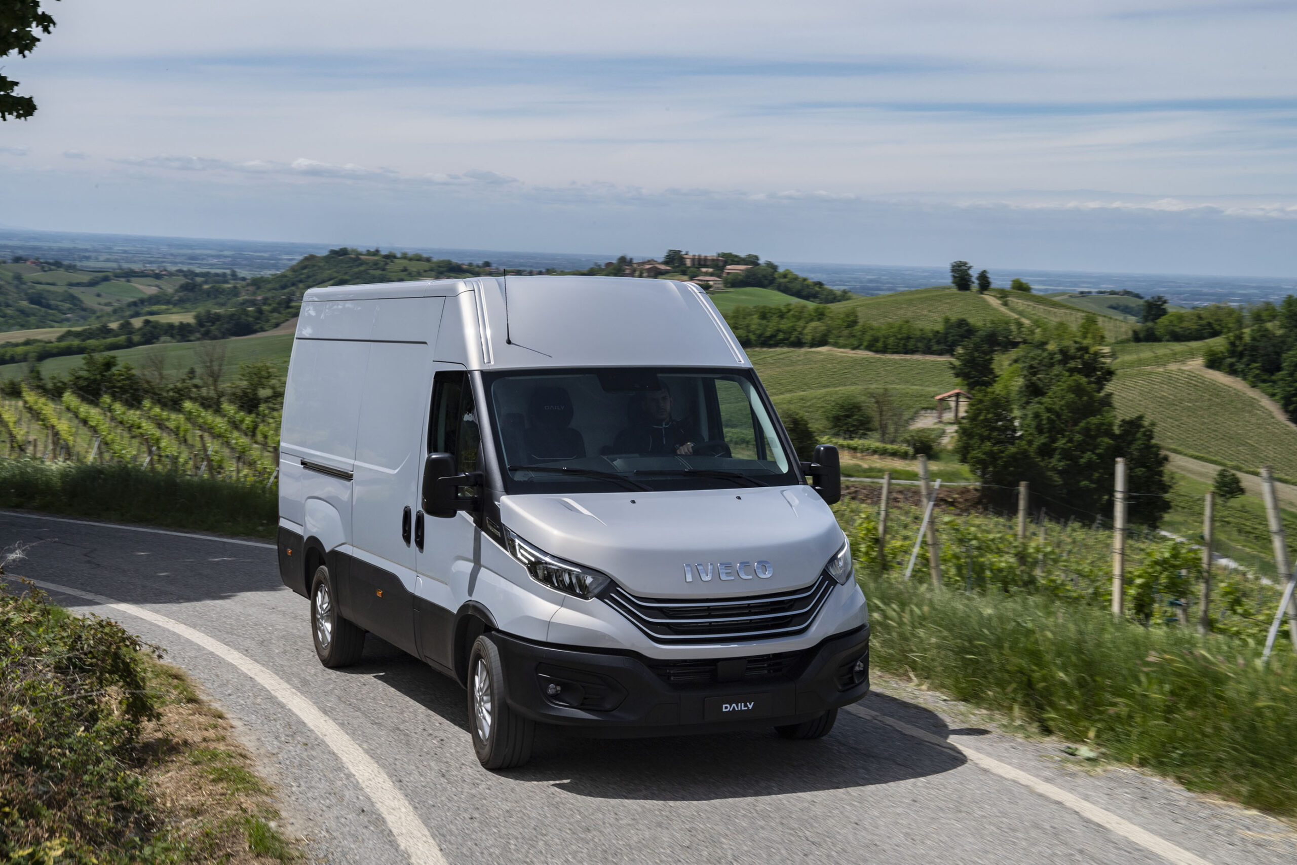 Iveco feiert Daily Produktion Suzzura TIR transNews