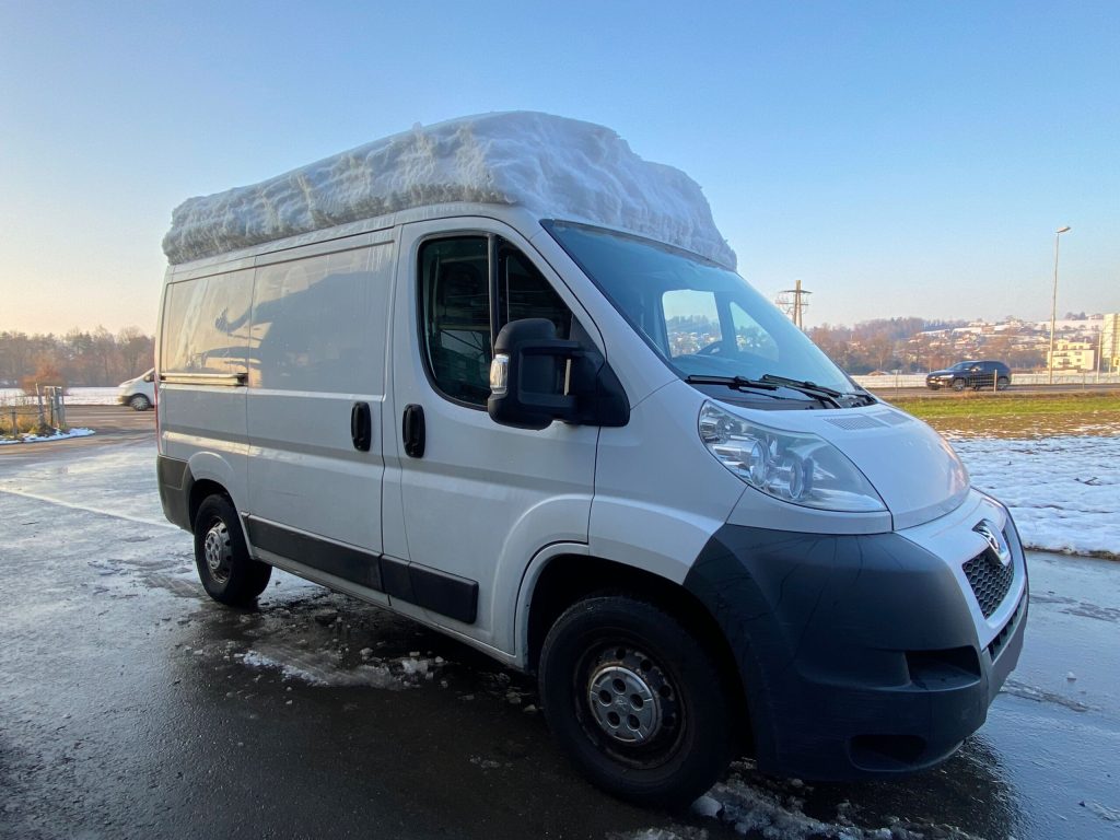 Schnee auf dem Dach Baar TIR transNews