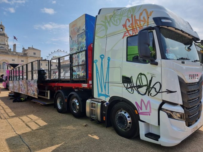 Iveco S-Way 70 Jahre Thron-Jubiläum Königin Elizabeth II TIR transNews