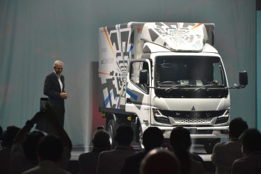 Weltpremiere Fuso eCanter TIR transNews