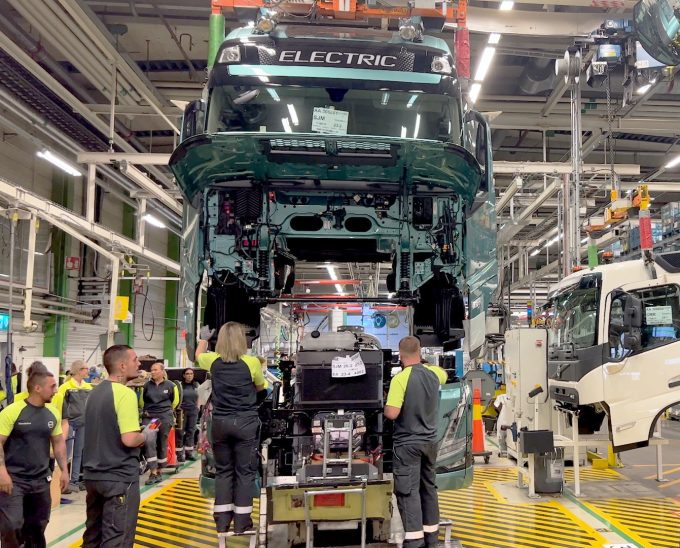 Volvo Trucks E-LKW Produktion TIR transNews