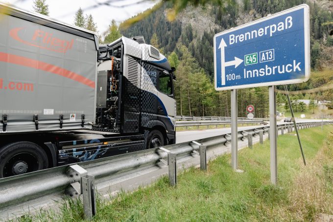 Mercedes-Benz H2Gen Brennstoffzellen-Prototyp Brenner TIR transNews