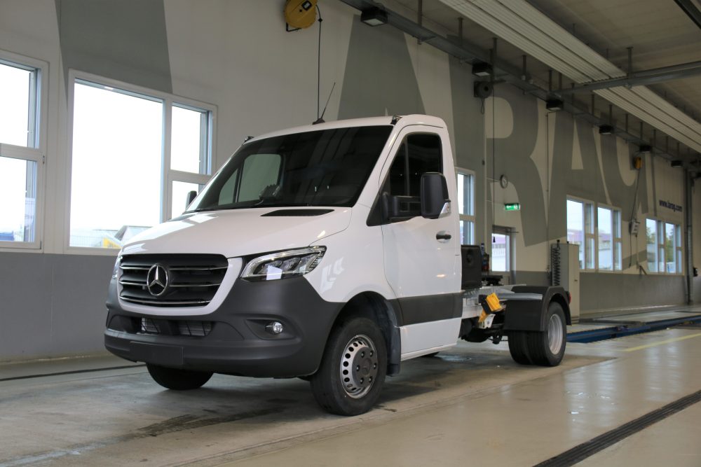 Mercedes-Benz Sprinter-Sattelschlepper 519 CDI TIR transNews