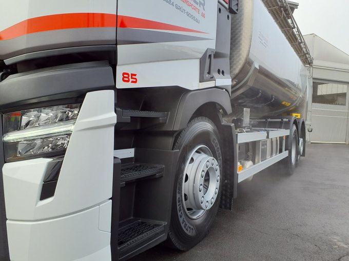 J. Meier Grüt Transporte AG Renault Trucks TIR transNews