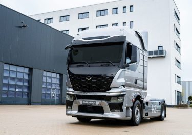 Quantron Brennsoffzellen-LKW QHM FCEV AERO TIR transNews