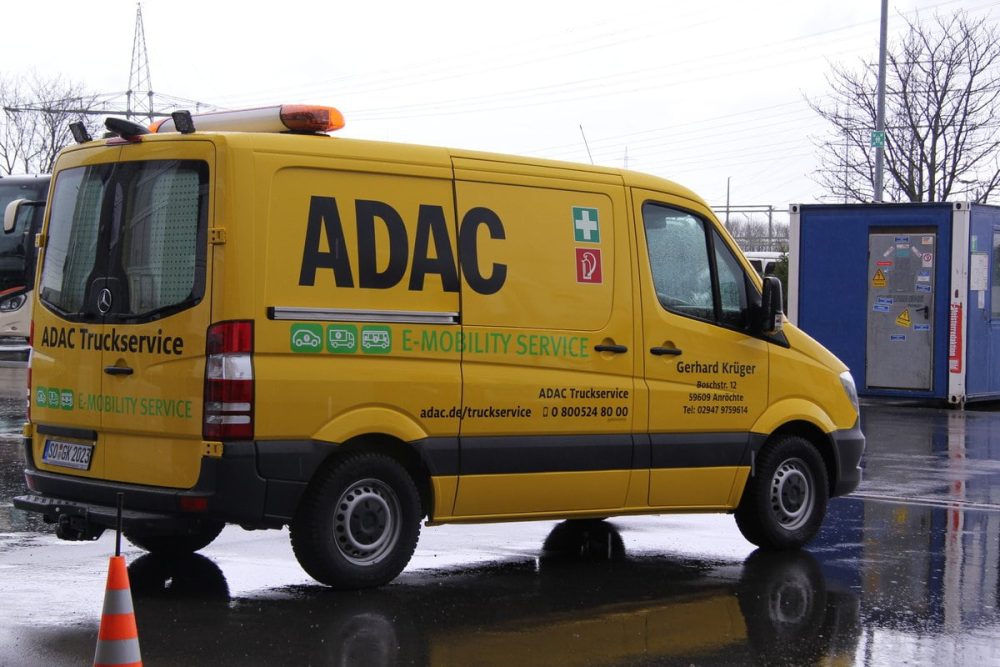 Notrufhotline ADAC Truckservice E-Nutzfahrzeuge TIR transNews