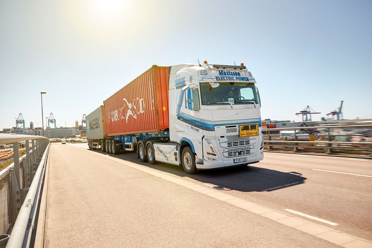 Volvo Trucks Elektro-LKW mit 74 Tonnen Gesamtzuggewicht TIR transNews