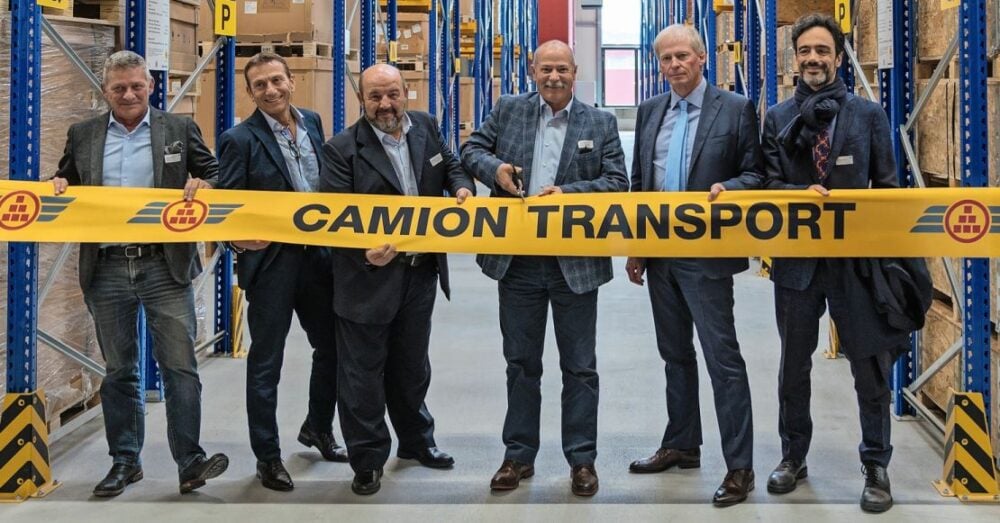 Das Cargo Logistik Center in Cadenazzo ist eingeweiht (v.l.): Marco Bertoli, Gemeindepräsident Cadenazzo; Daniele Marrone, Niederlassungsleiter Cadenazzo; Giuseppe Di Iorio, Leiter Projekte/ Infrastruktur Cadenazzo; Josef Jäger, Direktor und VR-Präsident Camion Transport AG; Claudio Zali, Leiter Baudepartement Kanton Tessin, und Adriano Sala, Präsident Astag Sektion Tessin.