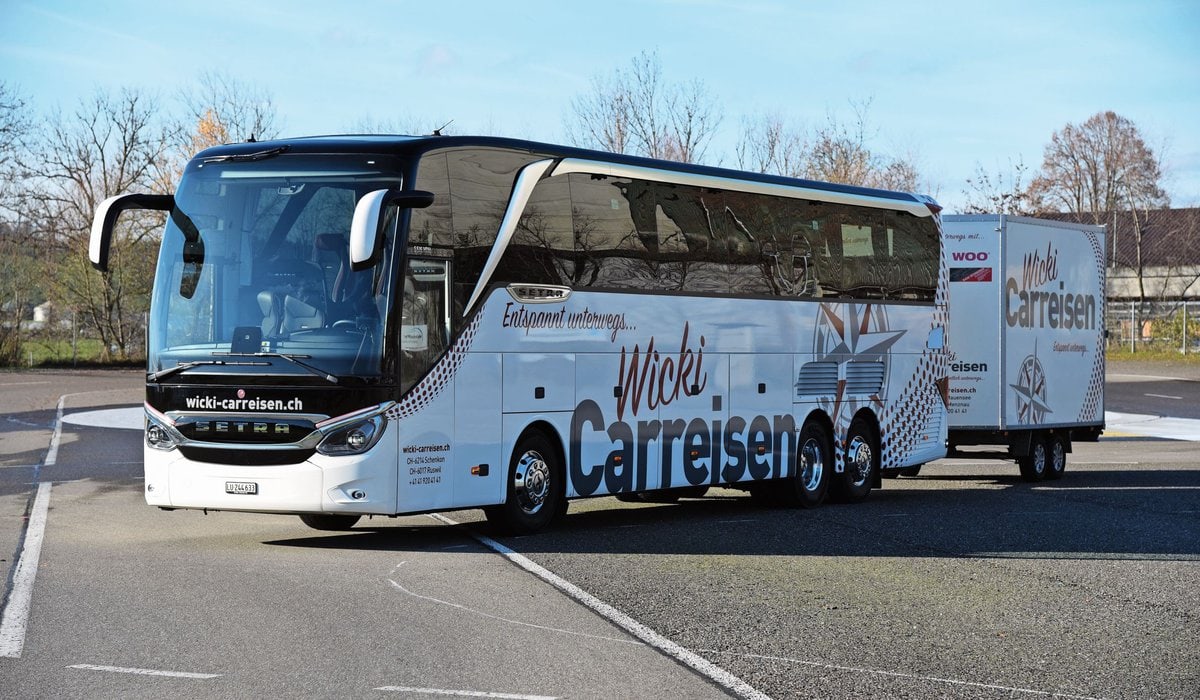 Der neue Setra S 516 HDH in der modernen Folierung von Wicki Carreisen. Er war der erste überarbeitete Setra TopClass in der Schweiz.