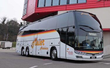 Neben den üblichen VDL-Cars hat Birseck-Reisen neu einen Beulas-Hochdecker mit Unterflur-Cockpit und Scania-Chassis im Einsatz.