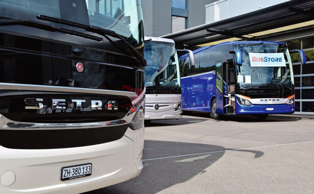 Die Verkaufszahlen zeigen, dass Busreisen wieder gefragt sind. Entsprechend gross war an der Hausmesse von Daimler Buses Schweiz das Interesse an den Produkten.