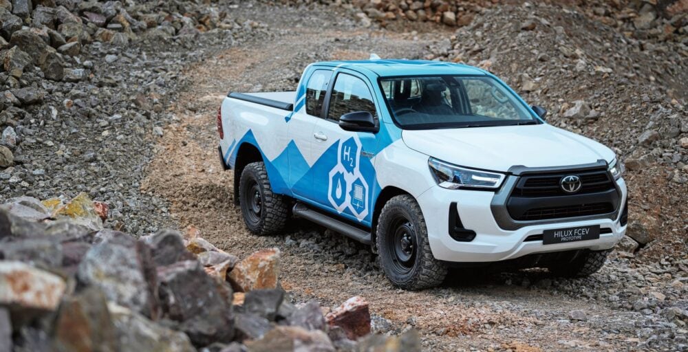 Die zehn Toyota Hilux mit Brennstoffzellenantrieb wurden technisch ausgiebig getestet und kommen nun in die Felderprobung.