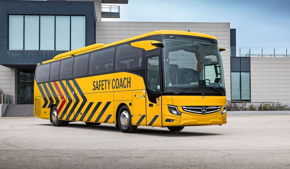 Im Safety Coach bildet Daimler Buses den aktuellsten Stand der Sicherheitstechnik in Bussen ab. Der neuste Safety Coach trägt bereits die Nummer sechs.