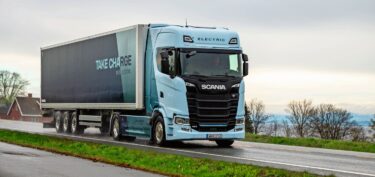 Die neue E-Truck-Generation von Scania fährt sich angenehm leise. Als 40S (Bild) bietet er 400 kW Dauerleistung.