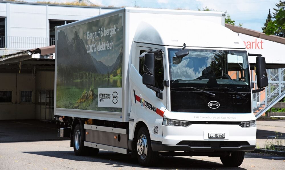 Der leichte E-LKW BYD ETM6 wird von BF Import AG in der Schweiz für den Verteilerverkehr angeboten. Seine Reichweite beträgt 220 km.