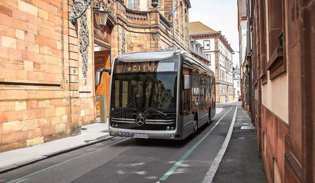 Der neue eCitaro K ist kürzer und daher speziell für enge Städte und kurvige Strassen prädestiniert.