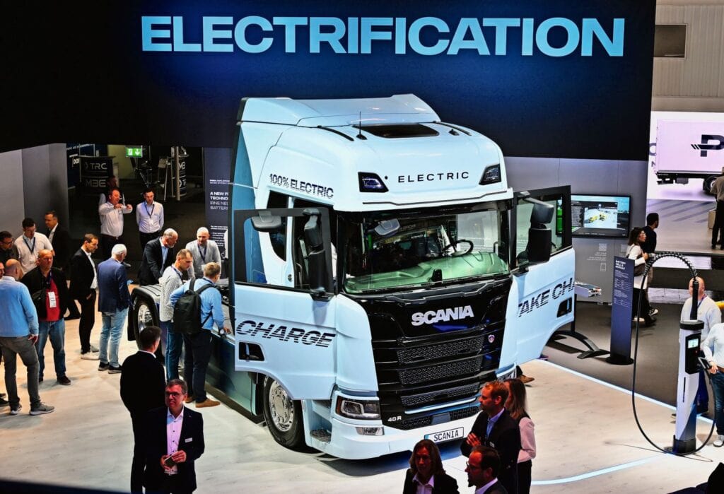 Dieser Scania 40R ist mit der neuen Antriebseinheit EM C1-4 ausgestattet und hat eine bei Scania bislang nicht erreichte Batteriekapazität von hohen 728 kWh.