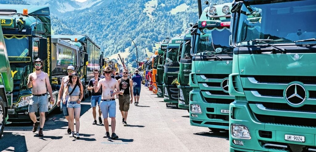 1000 funkelnde LKW säumten die Truck-Meile. In vergangenen Jahren waren es sogar bis zu 1400.