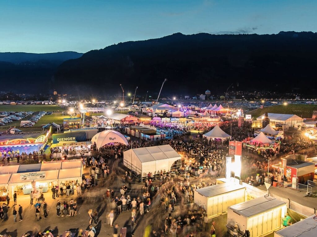 Besonders abends versprühte das Festivalgelände einen Charme, dem man sich nur schwer entziehen konnte.