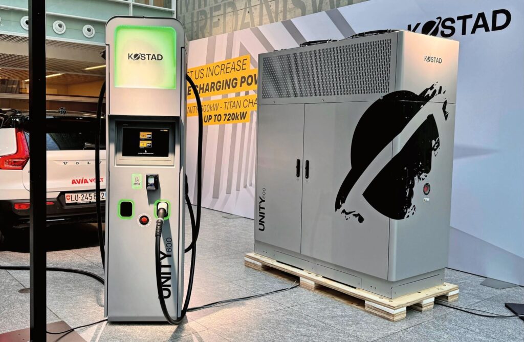 Am 7. November stellte Avia Volt auf der «Auto Zürich» die weltweit erste 600-kW-Ladestation vor – die Kostad Unity600 Titan Charge.