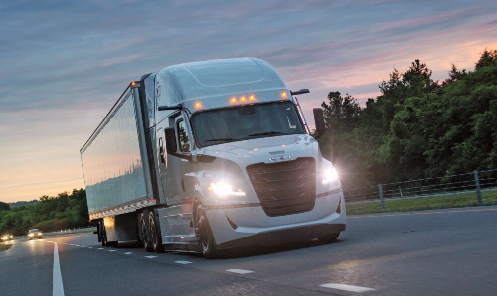 Der neue Cascadia ist unverkennbar ein Freightliner geblieben. Mirror- Cam ist jetzt Serie, doch die Spiegel müssen in den USA bleiben.